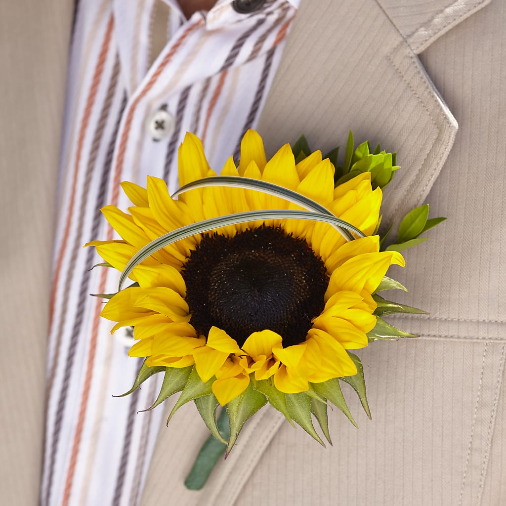 Free Spirit Boutonniere – Sammy Wammy Floral, Montgomery IL