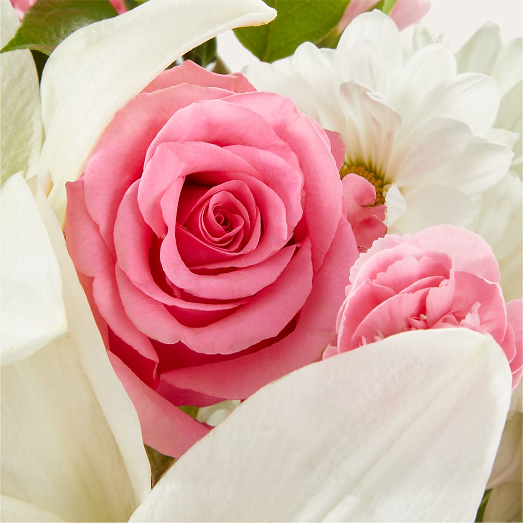 Whispers of Comfort Bouquet –  Sammy Wammy Floral, Montgomery IL