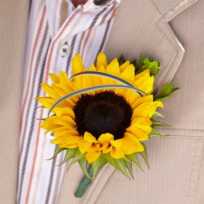 Free Spirit Boutonniere –  Sammy Wammy Floral, Montgomery IL